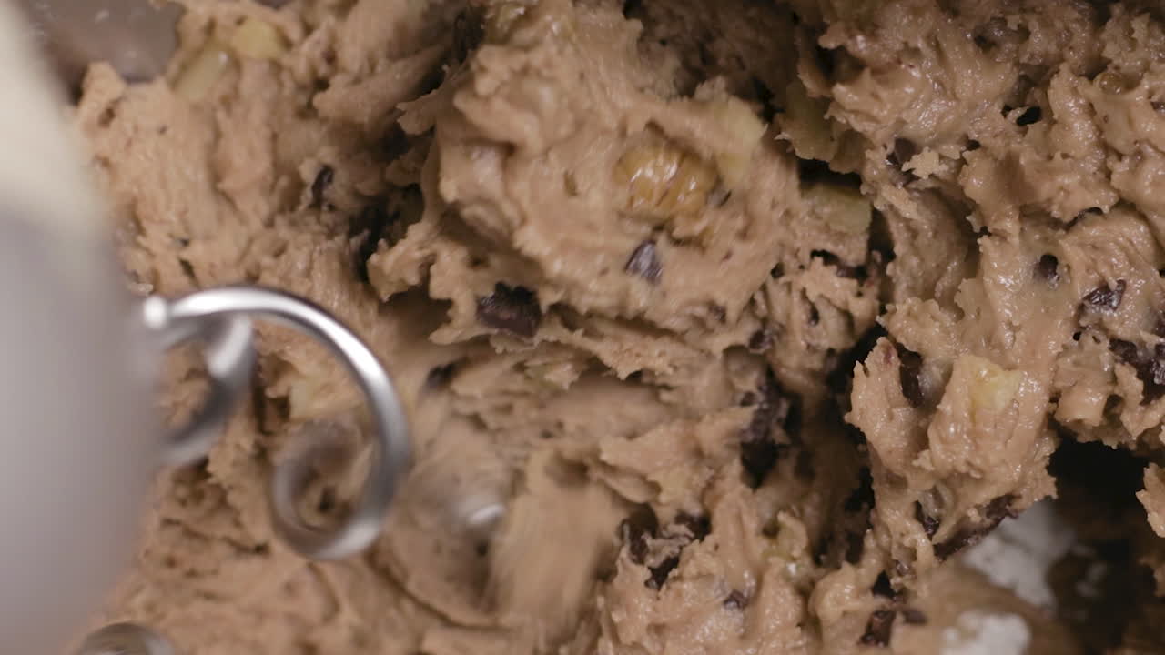 Impasto per biscotti sbattuto con sbattitore elettrico