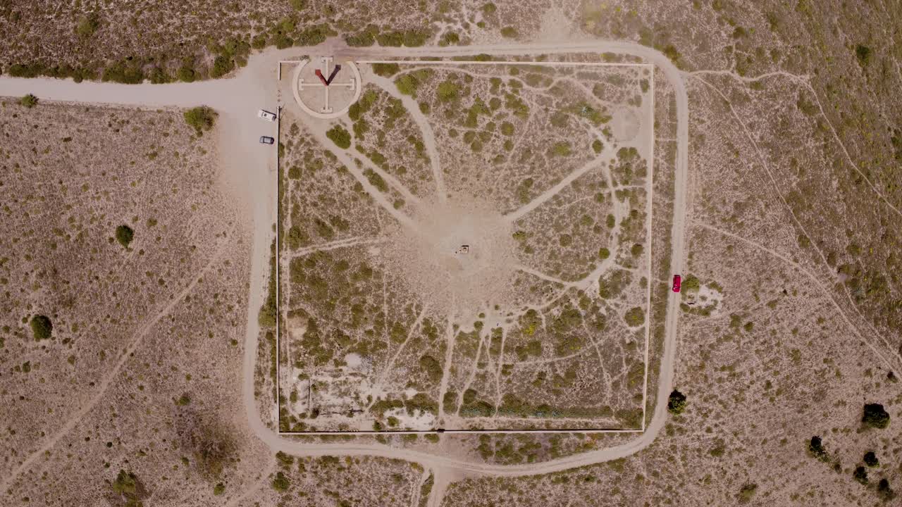 аэрофотоснимок точки середины земли, серро катекилья, в эквадоре