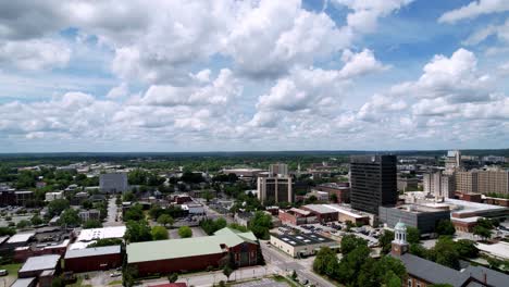 Hohe-Wolken-über-Der-Skyline-Von-Augusta,-Georgia