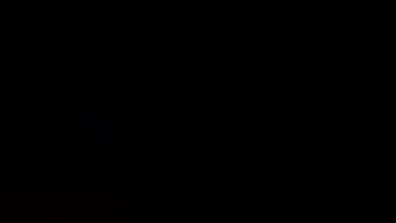 абстрактные световые утечки на черном фоне.