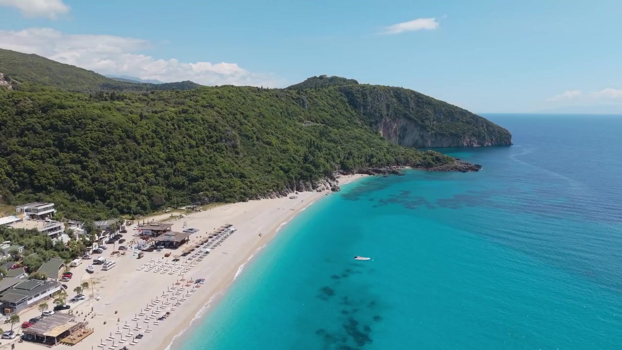 Úžasné dronové video pláže Dhërmi v Jižní Albánii