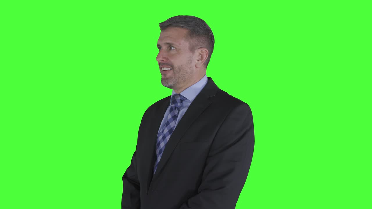 백인 사업가가 누군가와 대화하고 있습니다.