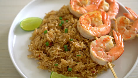 fried rice with shrimps or prawns skewers