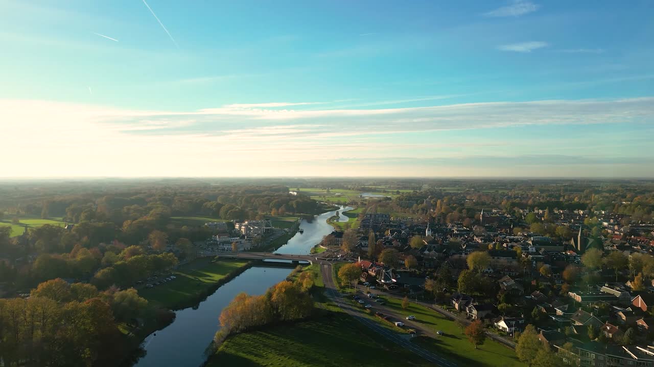 가을 에 네덜란드 의 한 마을 의 공중 사진