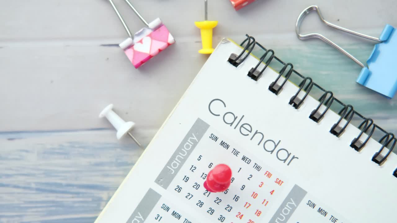 사무실 용품과 함께 1 월 달력