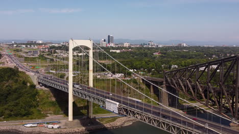 Puentes-De-Quebec-Sobre-La-Vista-Aérea-Del-Río-St-laurence