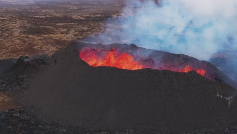fotografía aérea del volcán de nueva islandia en erupción durante el día