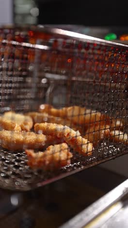 comida frita en un restaurante