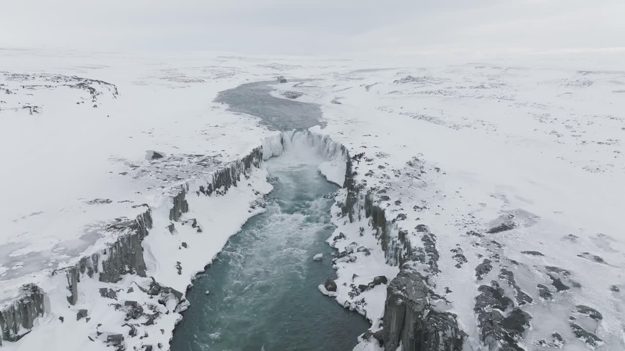 paisaje invernal de islandia de la cascada dettifoss en el parque nacional vatnajokull