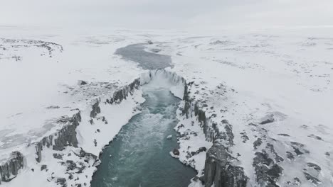 Paisaje-Invernal-De-Islandia-De-La-Cascada-Dettifoss-En-El-Parque-Nacional-Vatnajokull