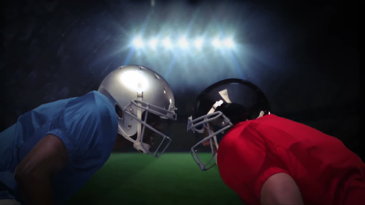 un jugador de fútbol americano serio mirándose el uno al otro