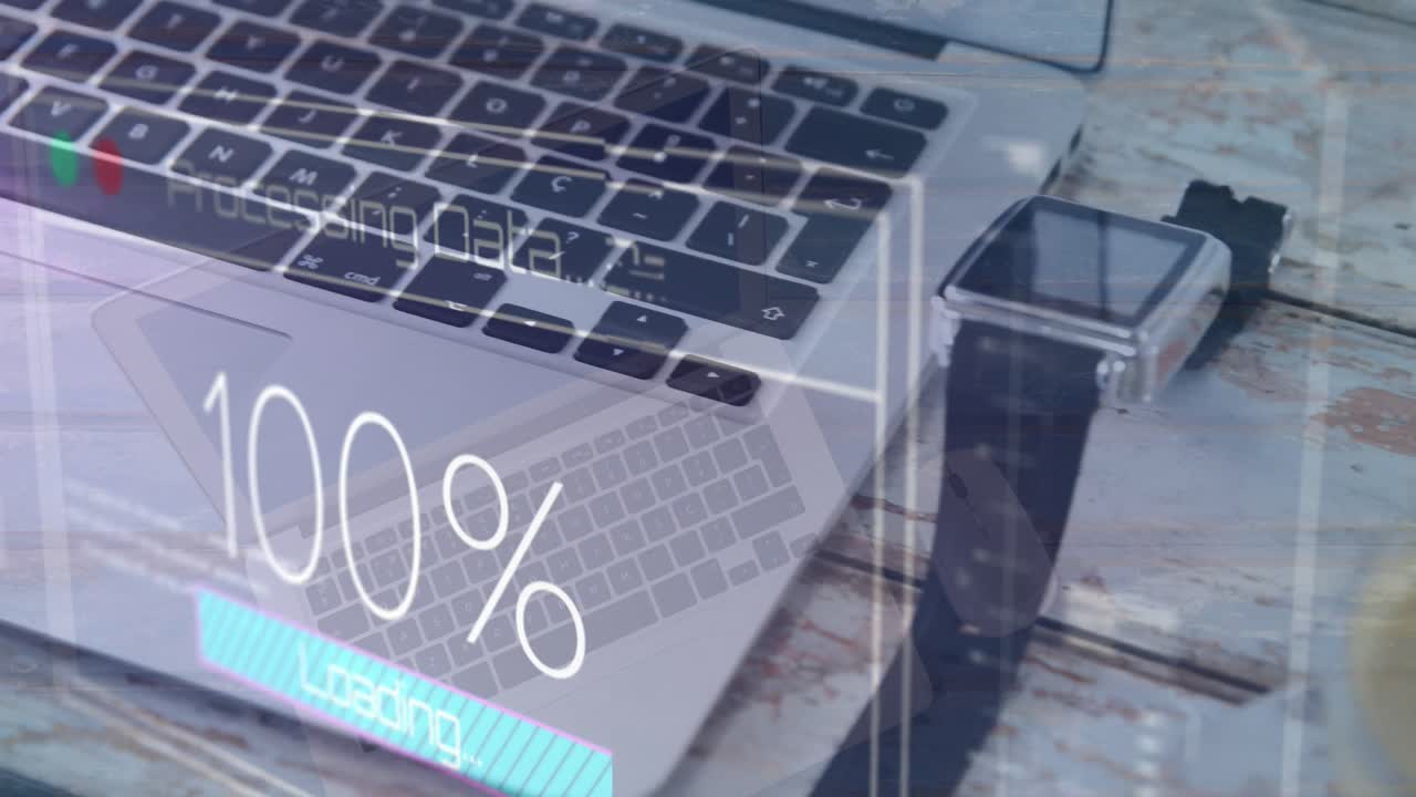 animación del procesamiento de datos contra el primer plano de la computadora portátil y la taza de reloj inteligente en una mesa de madera.
