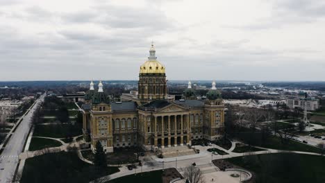 Drohnenaufnahme-Beim-Abheben-Vom-Iowa-State-Capitol