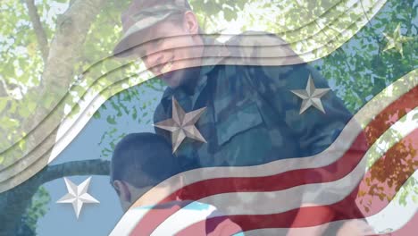 animación de una bandera estadounidense sobre un hombre caucásico con uniforme militar saludando a su hijo.