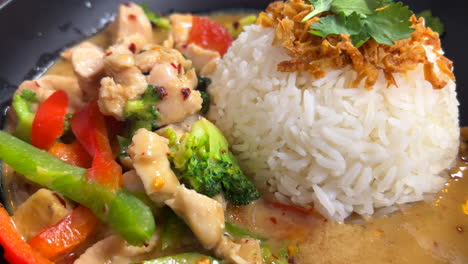 traditional thai green curry chicken dish with vegetables, crispy fried onion and rice, thai cuisine restaurant, 4k shot