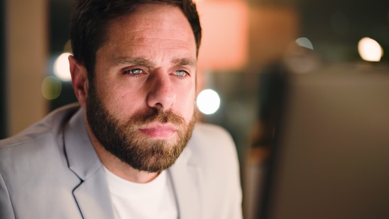 retrato de un hombre con barba