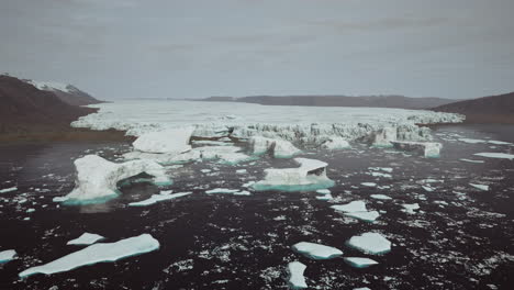 Vista-Nublada-De-Verano-Al-Gran-Glaciar