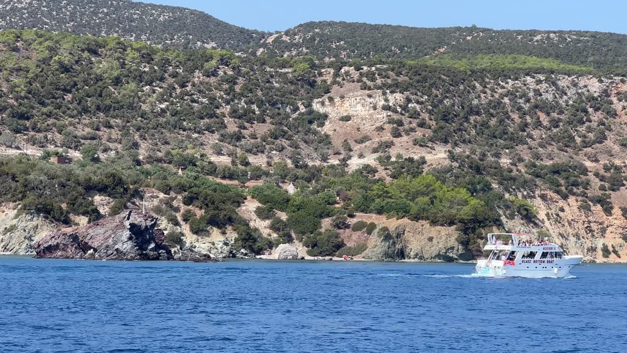 панорамный вид на пляж коралл-бэй, кипр