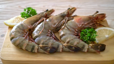 fresh-tiger-prawn-or-shrimp-on-wood-board