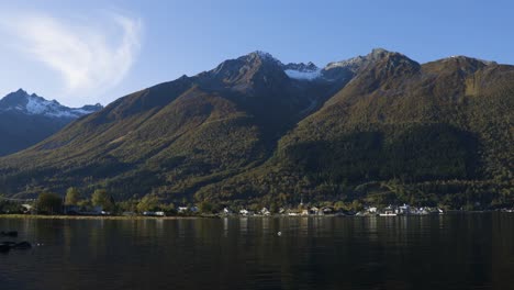 Stadt-Sæbø-In-Norwegen,-Stativaufnahmen