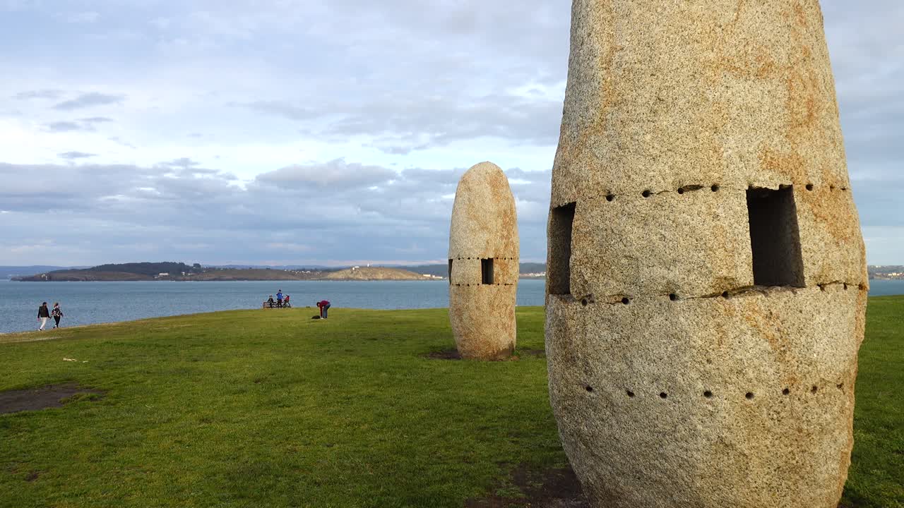 Parco dei menhir a Campo de la Rata. La Coruña, Spagna. Riprese in movimento