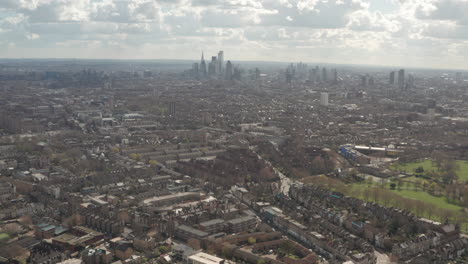 Slider-Luftaufnahme-Mit-Blick-Von-Hackney-Auf-Die-Londoner-Innenstadt