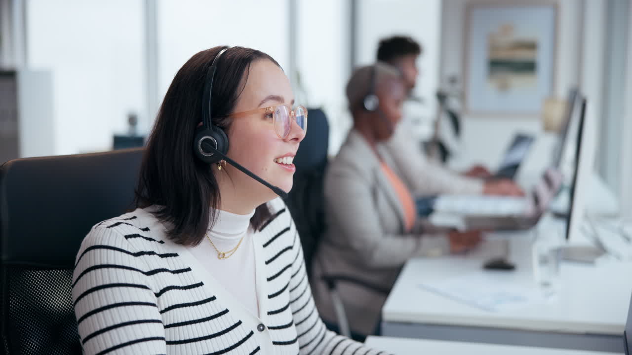 Kundeservicerepresentanter som jobber i et kundesenter