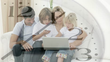 animación de una pareja caucásica y sus hijos usando una computadora portátil con un reloj