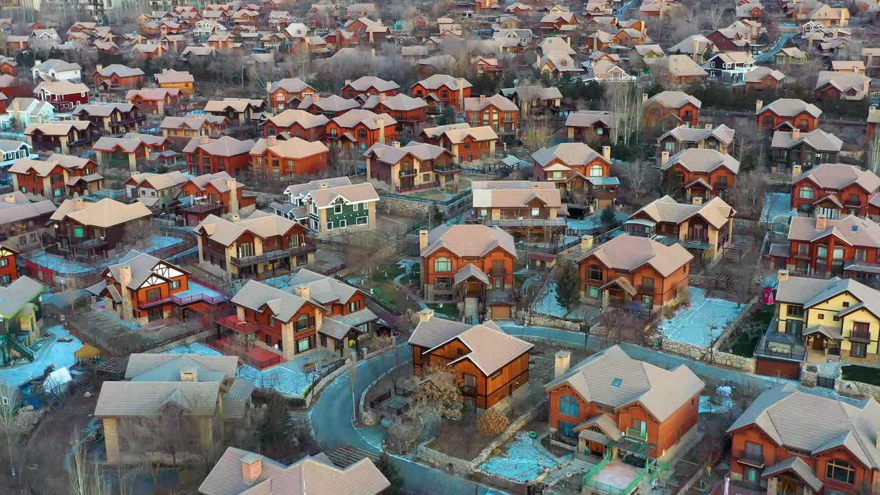 잭슨 홀 (영어: jackson hole, 중국어: 잭슨홀) 은 중국 헤베이 지방의 후아라이 시와 베이징의 칭 구의 국경에 있는 휴양지이다.