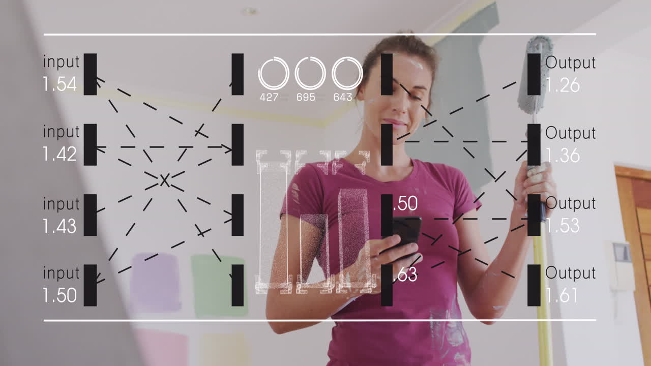 animación del procesamiento de datos sobre una mujer caucásica que usa un teléfono inteligente