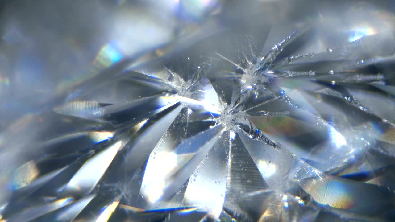 결함이있는 gem fianite