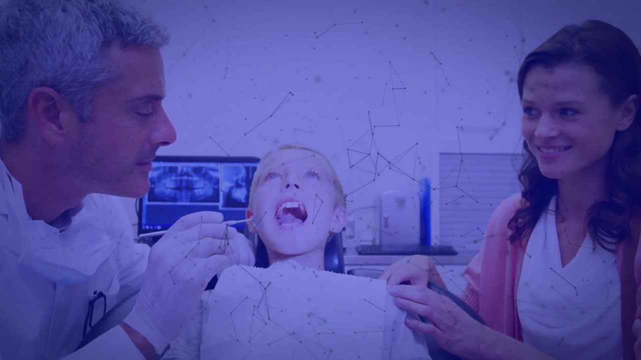 연결 점의 애니메이션 오류와 치과 의사가 클리닉에서 여성에 의해 백인 소녀를 검사