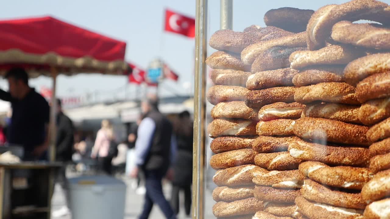 comida callejera turca: vendedor de simit en estambul