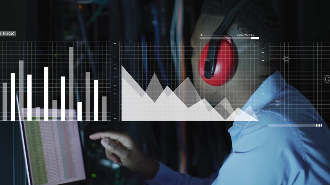 animación de procesamiento de datos financieros sobre empresario afroamericano en la sala de servidores