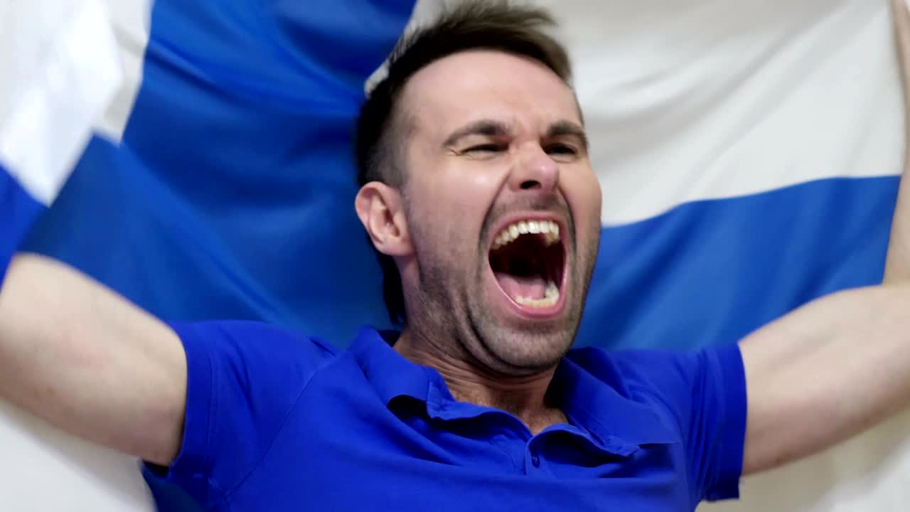핀란드의 발을 들고 축하하는 핀란드 팬, 느린 동작, 4k, 고품질