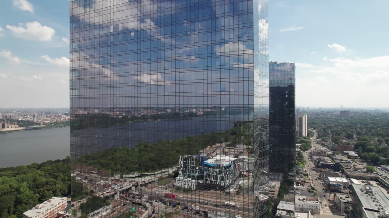 condominios de vidrio reflectante, enormes torres residenciales en fort lee, nj