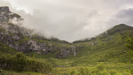 Timelapse-of-norwegian-nature-zoom-in