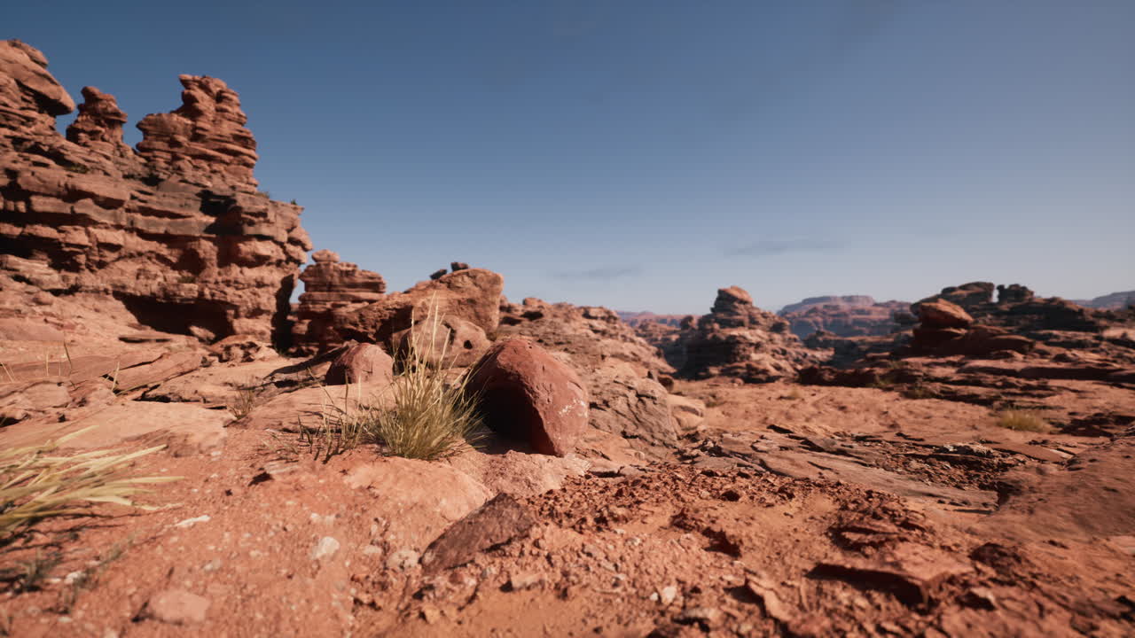 Splendido paesaggio desertico con formazioni rocciose rosse