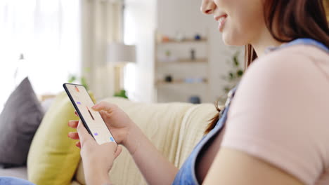 teléfono, pantalla y orden de maquillaje con una mujer