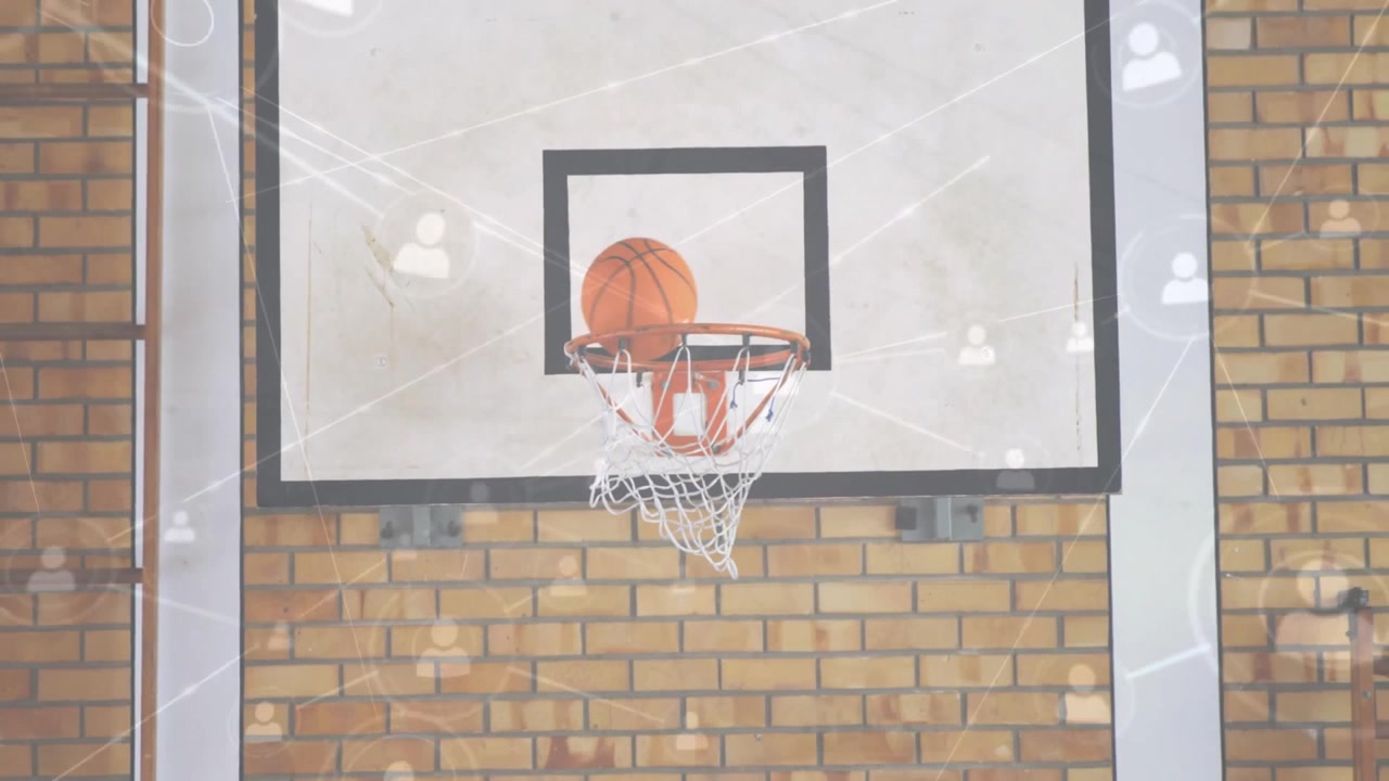 Palla da basket che attraversa il canestro con sovrapposizione di rete animata