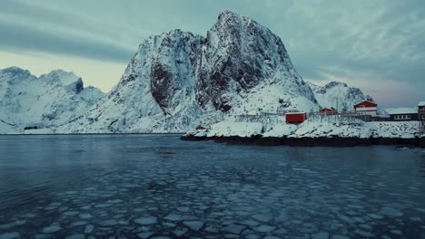 Vista-Aérea-Del-Hermoso-Paisaje-De-Las-Islas-Lofoten-Durante-El-Invierno