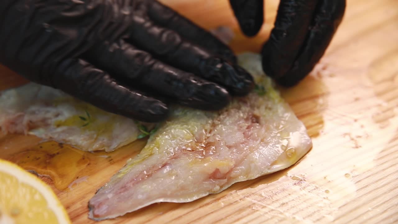 생선 요리를 준비하는 것