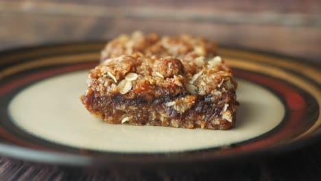 delicious oatmeal date bars