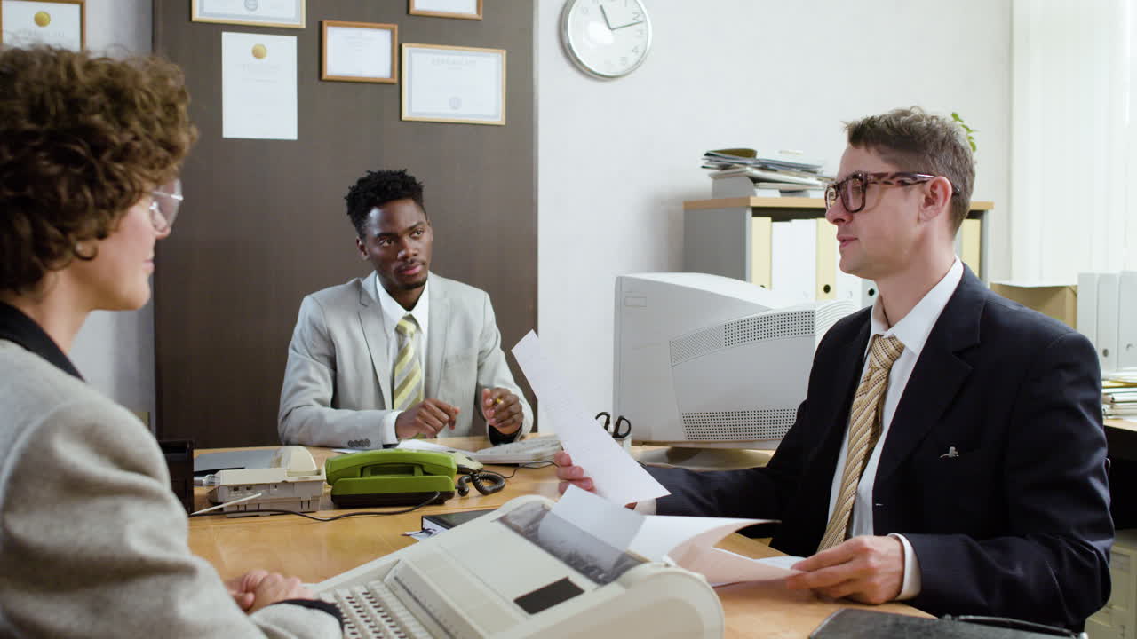 la oficina de la época.