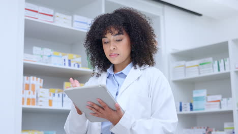 Portrait-of-a-friendly-pharmacist-checking-online