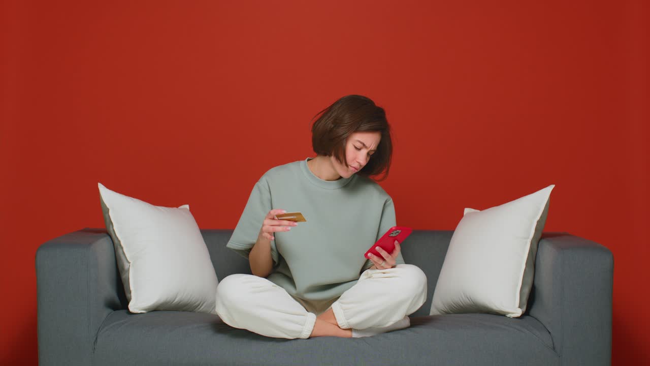 스마트폰을 통해 온라인 상점에서 구매에 실패한 경우, 잘못된 은행 신용 카드 세부 정보, 전자 상거래 주문을 지불하는 데 문제가 발생합니다.