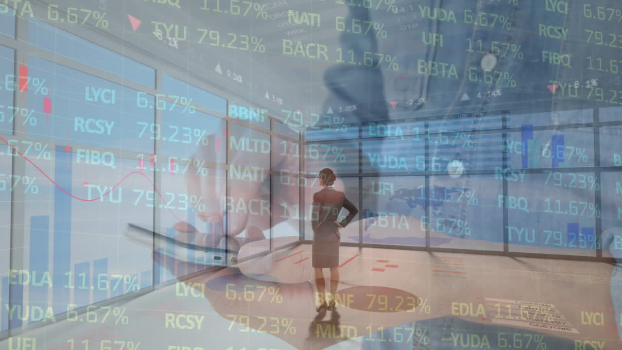 스마트 폰을 사용하는 사람 위의 금융 데이터 처리 애니메이션