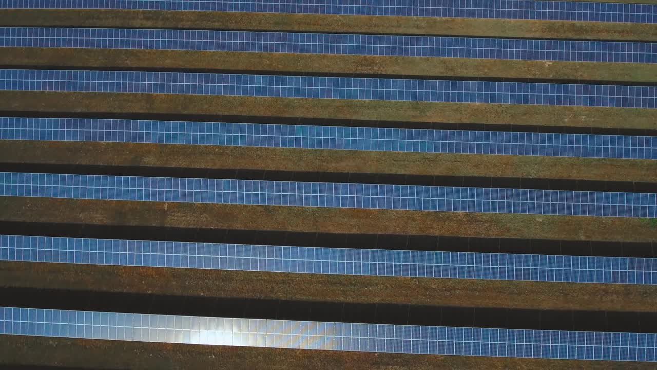 estación de electricidad solar. disparado en drone