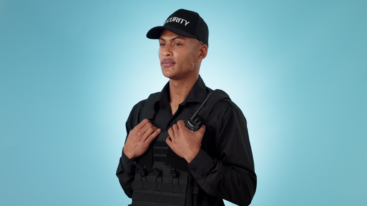 guardia de seguridad, estudio y hombre serio