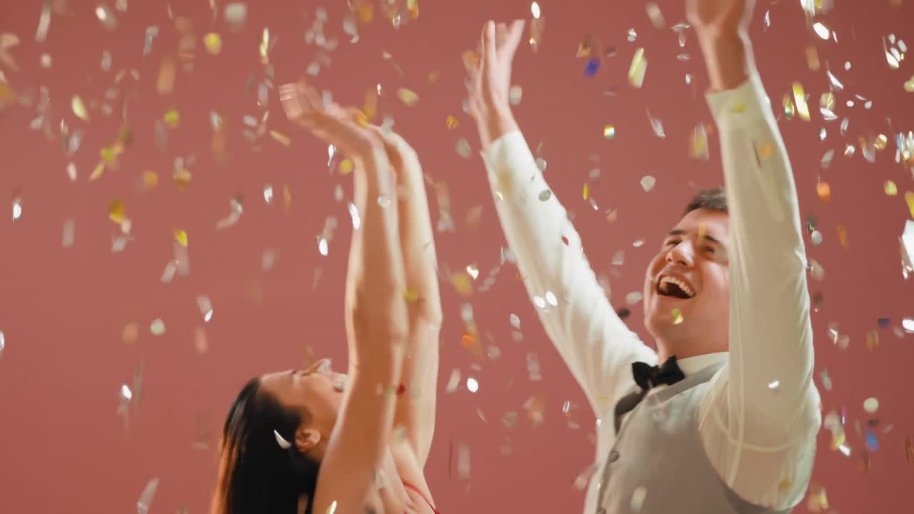 젊은 커플 댄스